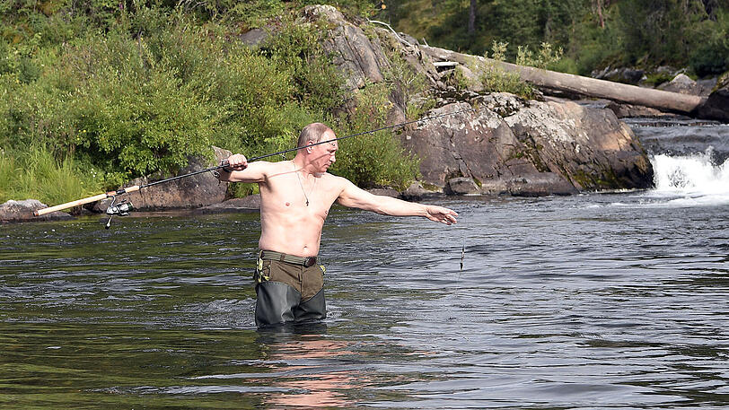 Waldimir Putin hingegen glänzte mal wieder durch Weglassen. Oben ohne machte der Kreml-Chef Urlaub in Sibirien.
