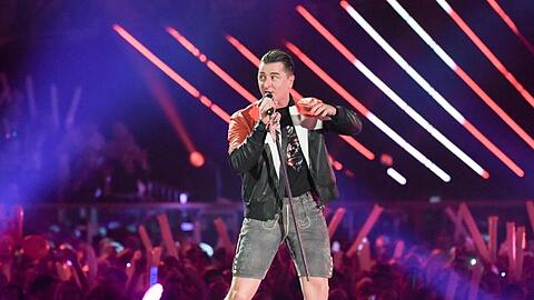 Andreas Gabalier auf der Bühne. Foto: Jens Kalaene