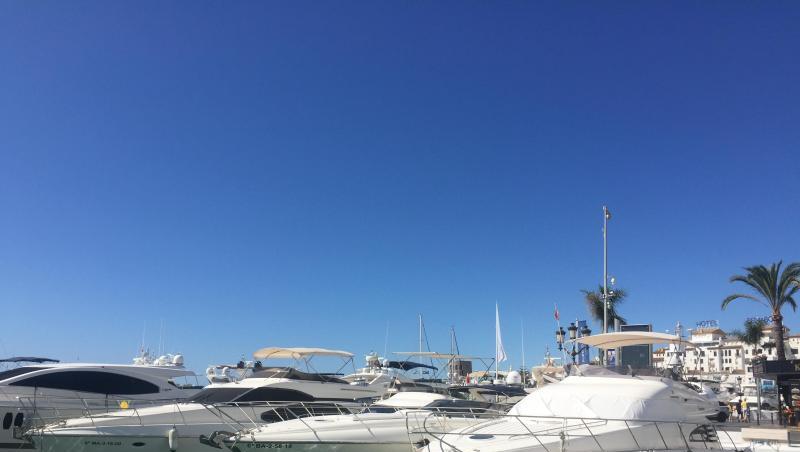 Luxusjachten im Hafen von Puerto Banus in Marbella. Luxusjachten im Hafen von Puerto Banus in Marbella.