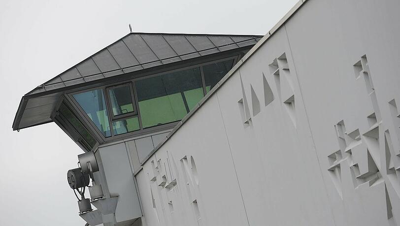 Die Bayern waren zum Freundschaftskick in der JVA Stadelheim Die Bayern waren zum Freundschaftskick in der JVA Stadelheim