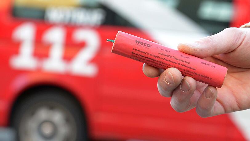 Der Junge hielt den Böller in der Hand, als dieser explodierte. (Symbolbild)