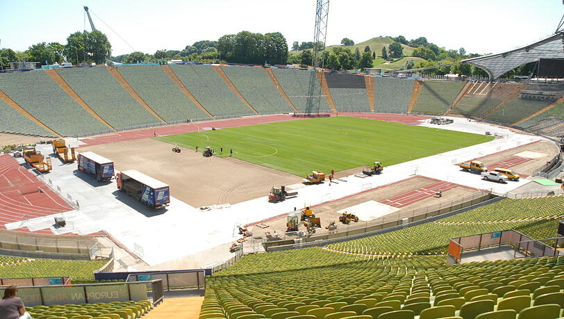 Die Sanierung des Olympiastadions – deren Beginn wurde bereits um ein Jahr auf 2024 verschoben – bringt abgesehen von den immensen Kosten weitere Unwägbarkeiten mit sich.