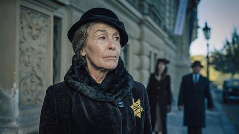 "Martha Liebermann - Ein gestohlenes Leben": Martha (Thekla Carola Wied) hätte sich niemals vorstellen können, ihre Heimat im Alter von 85 Jahren verlassen zu müssen.