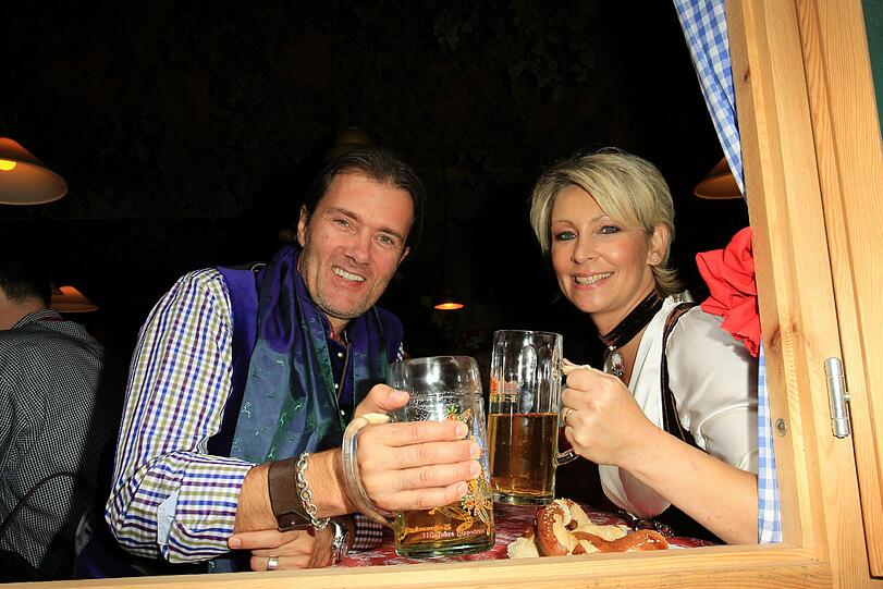 Im Hippodrom feiern John Jürgens und Claudia Jung