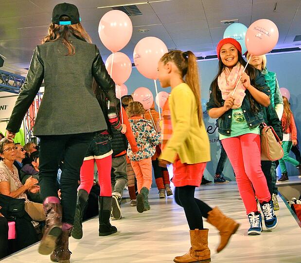 Tolle Show: 25 junge Laufsteg-Talente präsentierten am Samstag in der neuen Kinderwelt bei KARSTADT am Bahnhofplatz Mode-Trends