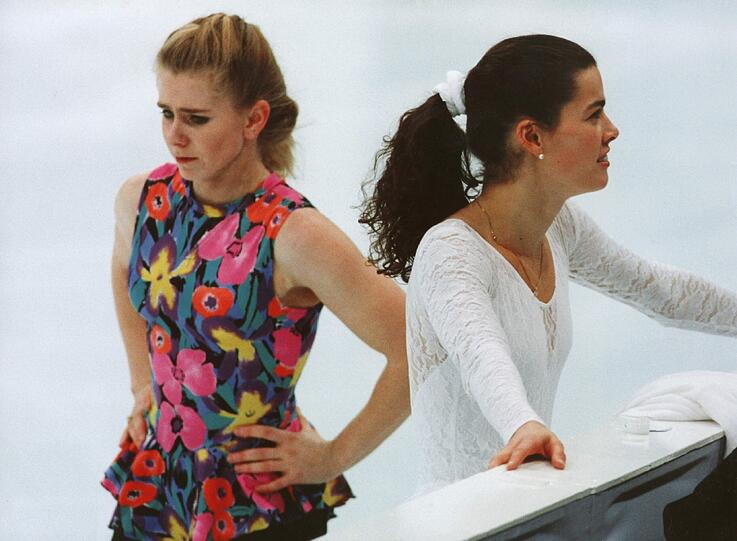 Eisenstangen-Attentat: Tonya Harding (l.) ließ ihre Kontrahentin Nancy Kerrigan verprügeln.