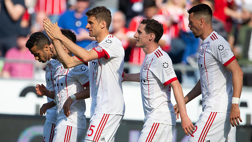 Ein Sieg fast im Vorbeigehen: Der FC Bayern gewinnt bei Hannover 96 mit 3:0. Welche Noten es dafür gibt - die Einzelkritik. Ein Sieg fast im Vorbeigehen: Der FC Bayern gewinnt bei Hannover 96 mit 3:0. Welche Noten es dafür gibt - die Einzelkritik.