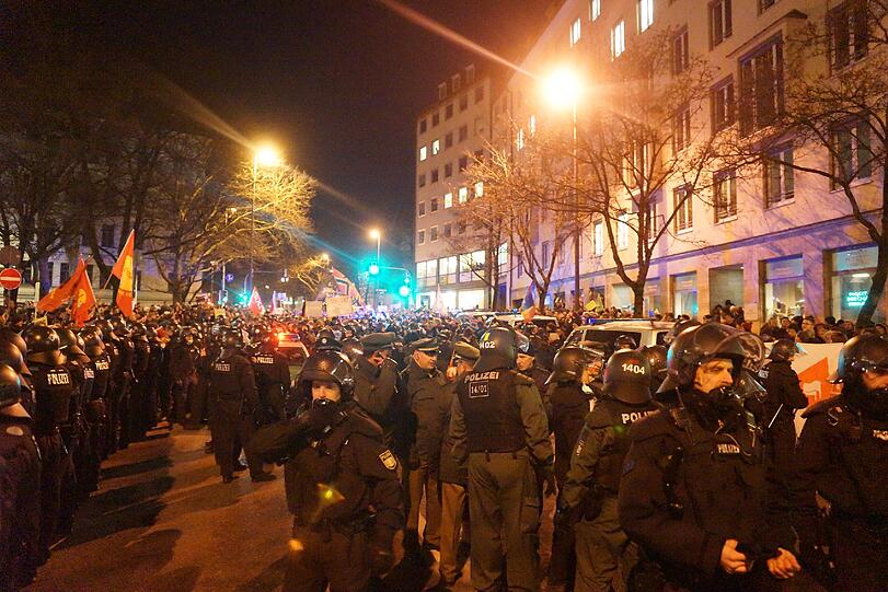Die Muegida bricht die Demonstration bereits am Oberanger ab. Die Bilder von dem kurzen Spaziergang in München.