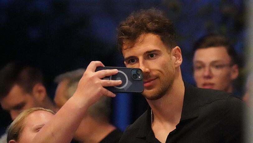 Leon Goretzka kommt am Teamhotel an.