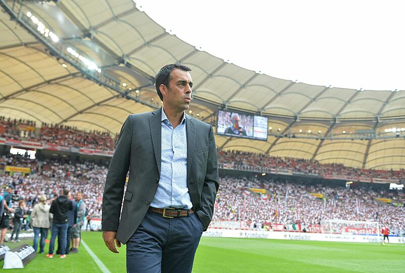 Stuttgarts Sportvorstand Robin Dutt verteidigt (den inzwischen doch entlassenen) Trainer Alexander Zorniger