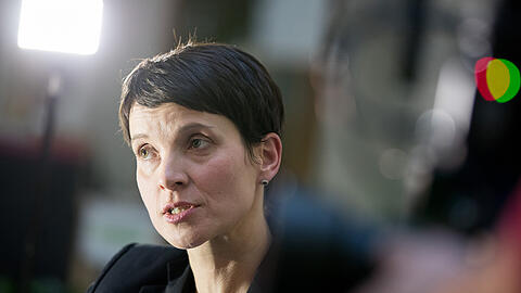 Frauke Petry wundert sich über Alexander Gauland.
