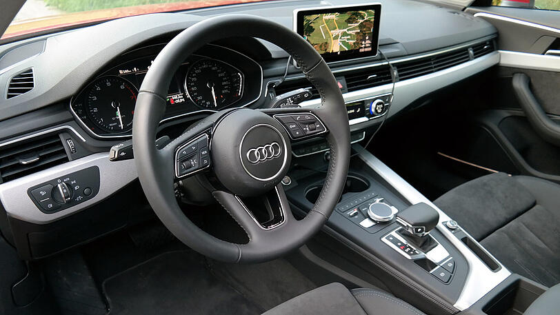 Alles da, wo man es erwartet: das Cockpit des Dauertest-Audi.