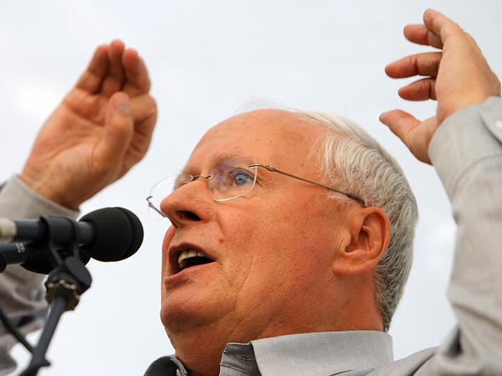 Der Bundesvorsitzende der Linken, Oskar Lafontaine, will die politische Achse in Deutschland nach links verschieben.