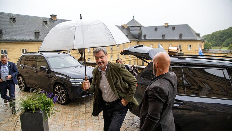Ministerpräsident Söder hat in diesem Jahr zur CSU-Klausur Pläne im Gepäck, die wohl nur auf wenig Begeisterung stoßen werden: Bayern muss sparen - auch bei Stellen für Landesbeschäftigte.