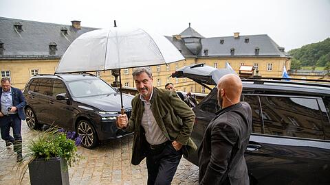Ministerpräsident Söder hat in diesem Jahr zur CSU-Klausur Pläne im Gepäck, die wohl nur auf wenig Begeisterung stoßen werden: Bayern muss sparen - auch bei Stellen für Landesbeschäftigte.