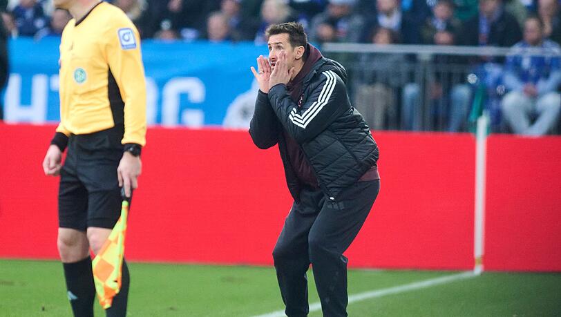 Miroslav Klose hadert mit der Nürnberger Niederlage. Miroslav Klose hadert mit der Nürnberger Niederlage.