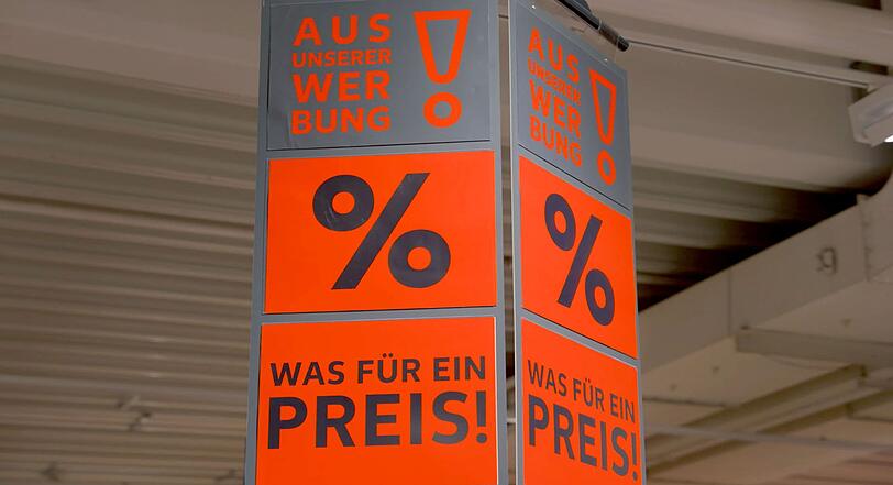 Aufgepasst: Ein Sonderangebot liegt nur dann vor, wenn das ganze Schild einen roten Hintergrund und schwarze oder wei&szlig;e Schrift enth&auml;lt.