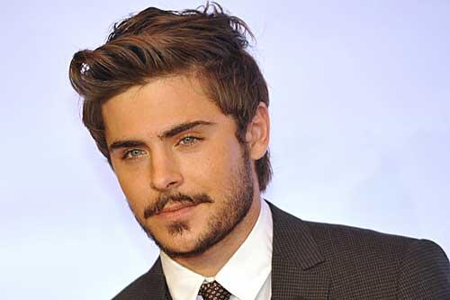 Mit Vollbart in München: Zac Efron