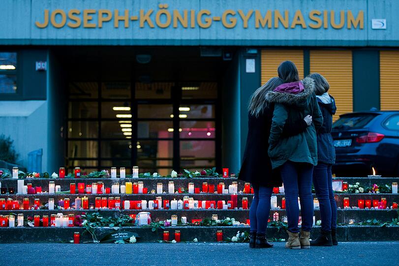 Die Schüler des Joseph-König-gymnasiums trauern um ihre verunglückten Mitschüler