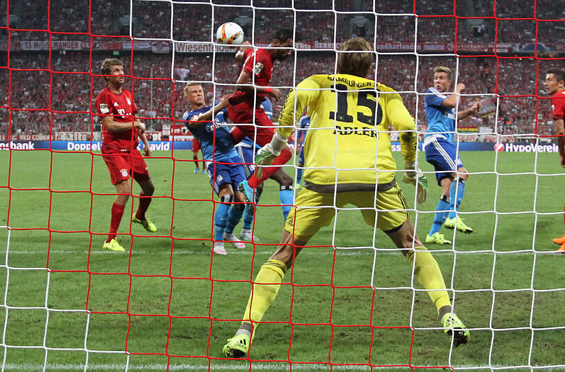 Mehdi Benatia beim Premierentor der 53. Bundesliga-Saison.
