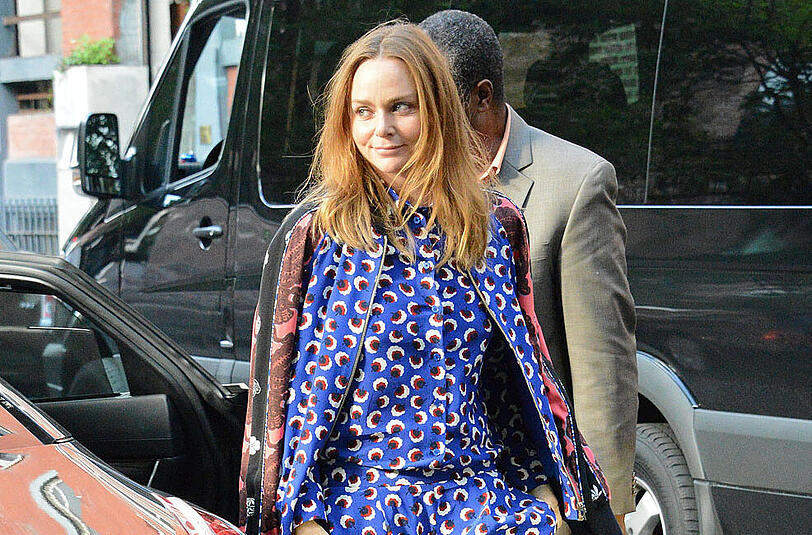 Stella McCartney verkauft demnächst einen BH für Frauen mit einer beidseitigen Mastektomie.