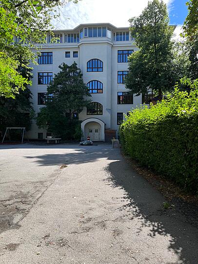 Ein weiterer Eingang der Realschule. Ein weiterer Eingang der Realschule.