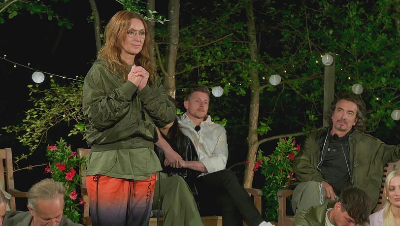 "Das Sommerhaus der Stars": Bei der Nominierungszeremonie in Folge zwei zog Hanka Rackwitz die Reißleine. "Das Sommerhaus der Stars": Bei der Nominierungszeremonie in Folge zwei zog Hanka Rackwitz die Reißleine.