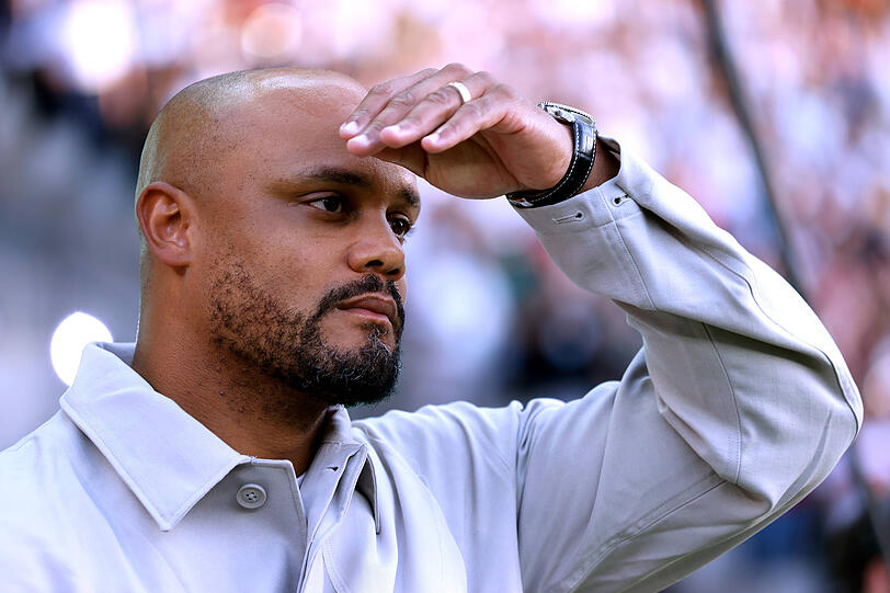 Er plant in der Offensive fest mit Olise: Bayern-Trainer Vincent Kompany. Er plant in der Offensive fest mit Olise: Bayern-Trainer Vincent Kompany.