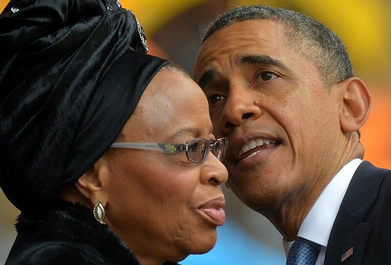 Barack Obama mit Graca Machel, der Witwe von Nelson Mandela.