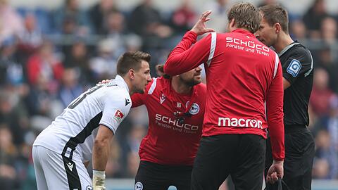 Erlebte beim Heimspiel gegen Düsseldorf eine Schrecksekunde: Bielefeld-Keeper Martin Fraisl.