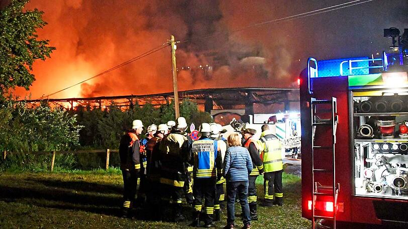 Flammeninferno in Icking - die Bilder vom Feuerwehreinsatz in der Nacht.