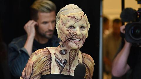 Schaurig entstellt und bestens gelaunt: Heidi Klum liebt Halloween.
