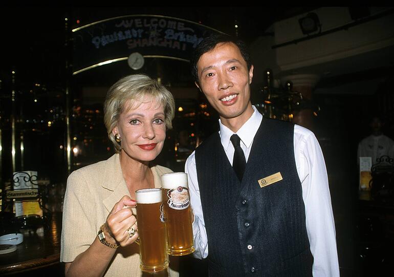 Dagmar Berghoff 1999 im Paulaner Bräu in Shanghai.