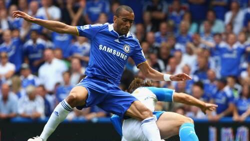 Ein Blauer für die Bayern: Chelseas Rechtsverteidiger José Bosingwa ist nach wie vor im Visier der Bayern.