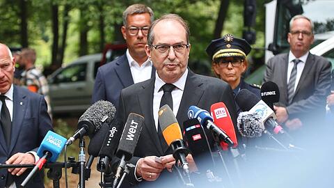 Alexander Dobrindt w&auml;hrend eines Statements zum Anschlag beim CSD in Berlin.