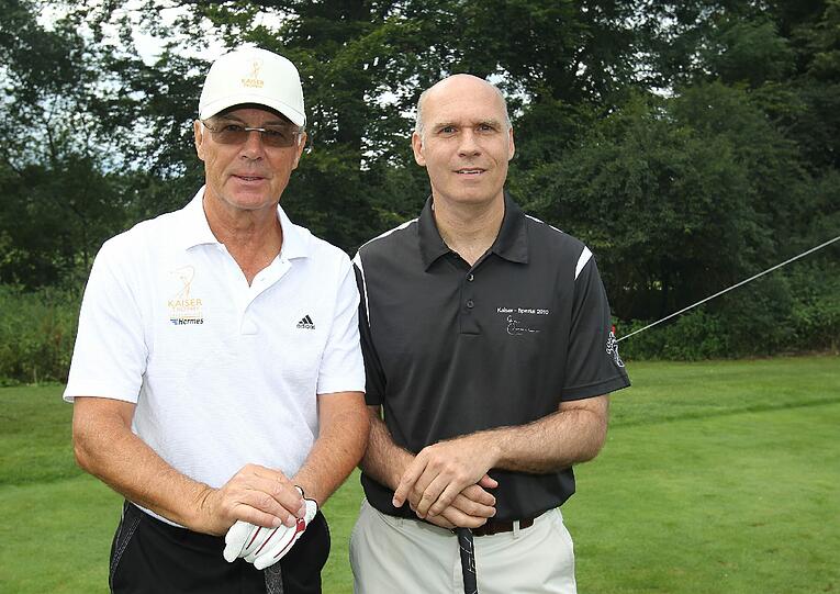 In Bad Griesbach wird anlässlich des 30-jährigen Jubiläums der "Franz Beckenbauer-Stiftung" die "Kaiser-Trophy" ausgespielt - und von Hansi Hinterseer bis zu Boris Becker sind auch jede Menge Promis mit dabei - sehen Sie hier die besten Bilder.