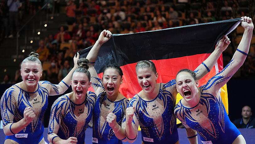 Die Turnerinnen Emma Leonie Malewski (l-r), Pauline Schaefer-Betz, Kim Bui, Elisabeth Seitz und Sarah Voss.