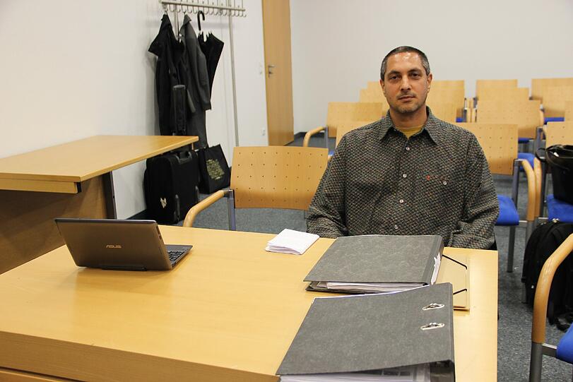 Fühlt sich durch ständige Polizeikontrollen diskriminiert: Andreas S. im Gerichtssaal.