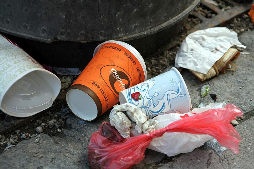 Viel Müll für ein paar Schlucke: In München stapeln sich die Kaffeebecher.