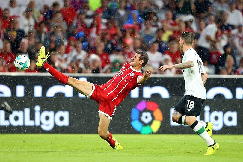 THOMAS MÜLLER: NOTE 5.
Gab seinen ersten Schuss nach 20 Minuten ab. Auch er fand nicht wirklich ins Spiel. Blieb in Hälfte zwei ohne nennenswerte Szene.
