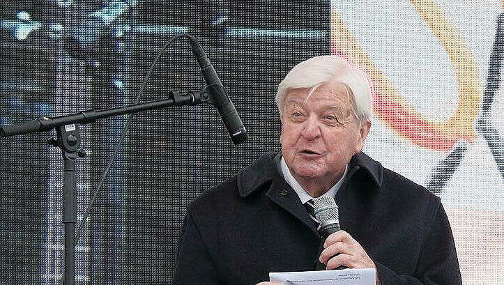 Der ehemalige Kunstminister Hans Maier eröffnete die Kundgebung. Der ehemalige Kunstminister Hans Maier eröffnete die Kundgebung.