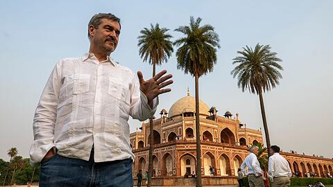 Im fernen Indien ist Söders Wandel sehr gut erkennbar - nach dem Ende der Koalitionsverhandlungen präsentiert sich der CSU-Chef als ein Politiker, der sich seiner neuen Rolle in der Bundesregierung sehr bewusst ist.