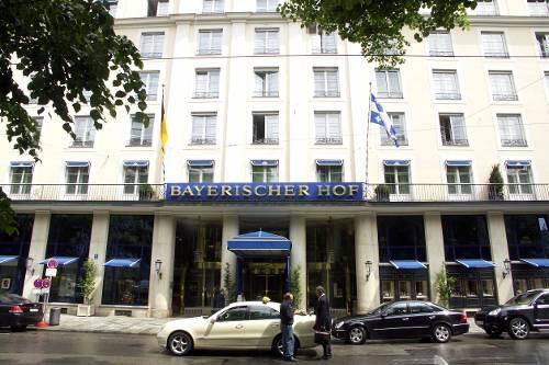 Der Zoll durchsuchte auch die Büros des Bayerischen Hofs.