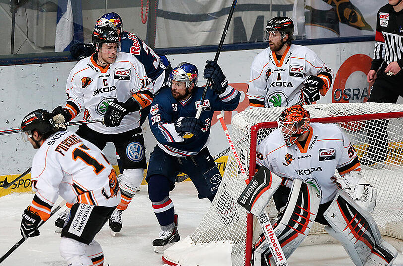 Der Busfahrer der Grizzlys Wolfsburg erlitt am Steuer ein Schlaganfall. Die Mannschaft war auf dem Weg zum EHC.