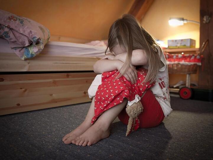 Die meisten gefährdeten Kinder wiesen der Statistik zufolge Anzeichen von Vernachlässigung auf. Bei rund einem Drittel aller Fälle gab es Hinweise auf psychische Misshandlungen (Symbol).