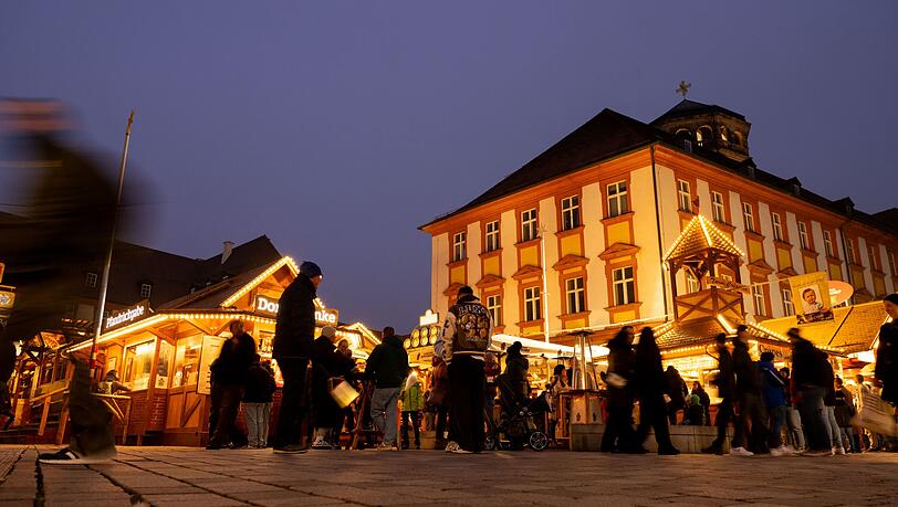 Das Winterdorf in der Bayreuther Fußgängerzone verbreitet schon ab Mitte Oktober weihnachtliche Stimmung. (Archivbild)
