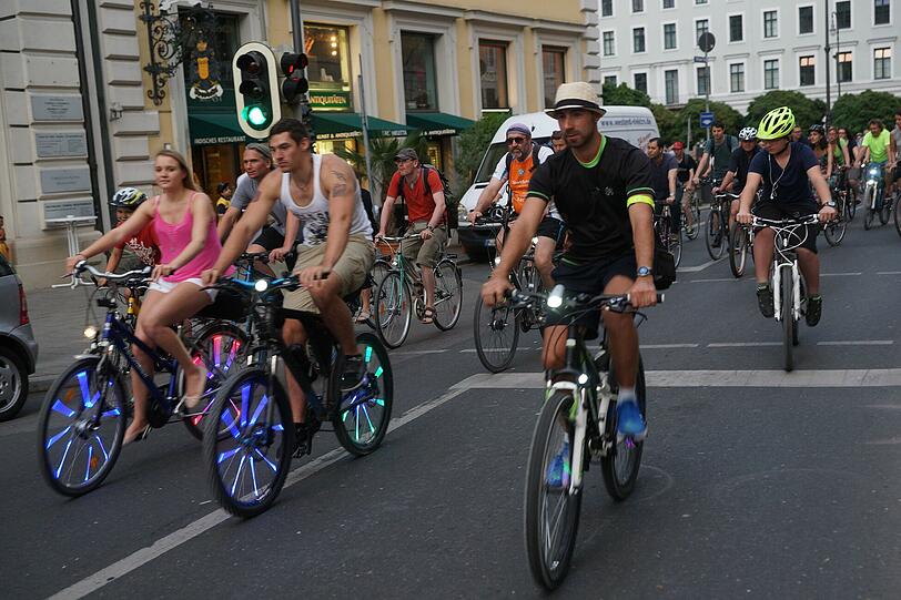 Tausende Münchner waren bei der sechsten Münchner Radlnacht dabei. Die Bilder.