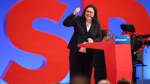 Andrea Nahles spricht beim Außerordentlichen Bundesparteitag der SPD in Wiesbaden.