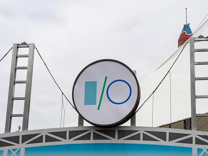 Das Logo der Entwicklerkonferenz Google I/O ist am Shoreline Amphitheater in der Nähe der Zentrale des Internet-Konzerns in Mountain View zu sehen.