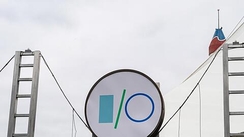 Das Logo der Entwicklerkonferenz Google I/O ist am Shoreline Amphitheater in der Nähe der Zentrale des Internet-Konzerns in Mountain View zu sehen.